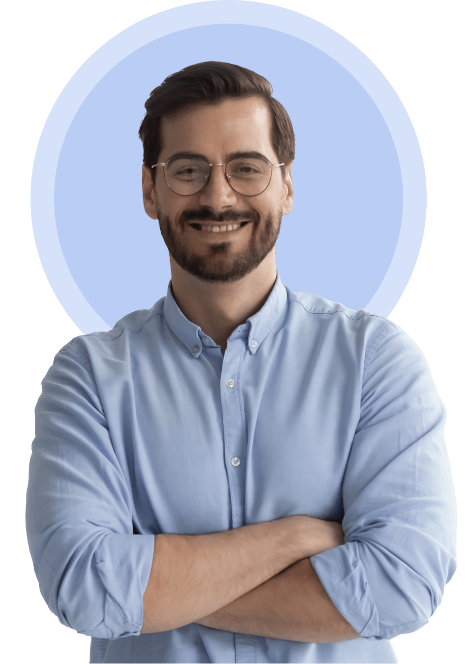 h31 A man with glasses and a beard smiles with arms crossed, standing in front of a blue circular background. He wears a light blue button-up shirt.